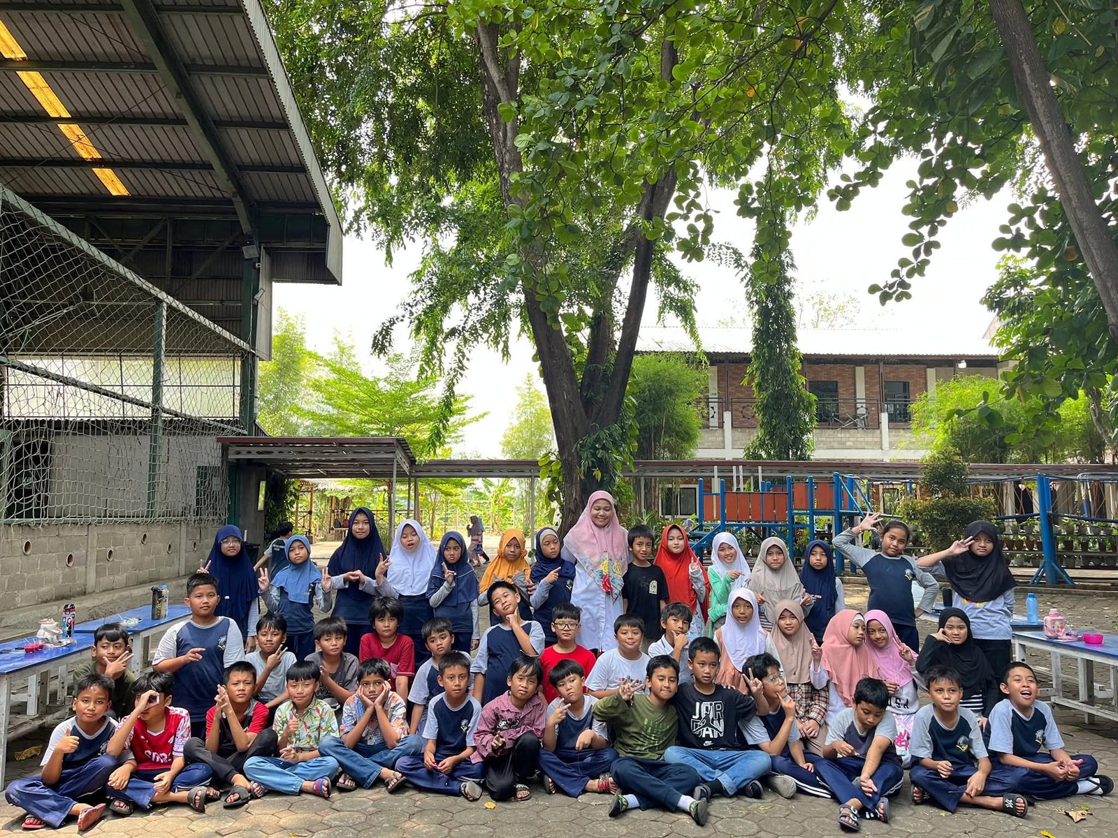 Detail dari Masaru Goes to school